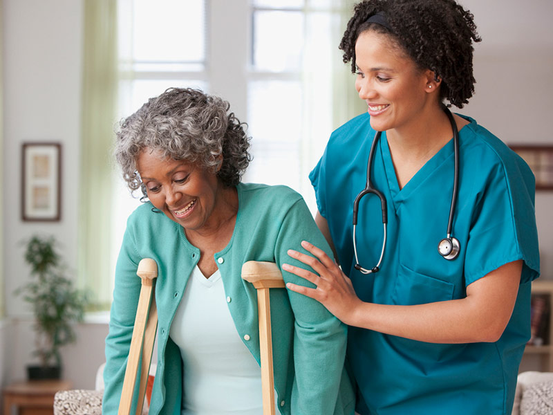 مزایای پرستار خانم برای سالمند